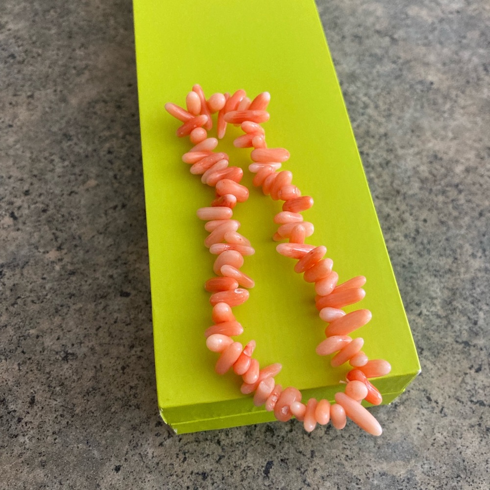 📿 Coral Bracelet, 7 1/2” Long, EUC